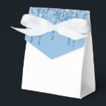 Ballotins Boîte de friandises à paillettes dégoulinantes pou<br><div class="desc">La boîte de faveurs de fête est illustrée avec une fausse impression de paillettes dégoulinantes bleues sur le rabat avant. 
Parfait pour offrir des friandises en cadeau. Personnalisez cet article ou achetez-le tel quel.
Conseil : il suffit d'ajouter vos excellentes friandises et un joli ruban.




Impression sous licence</div>