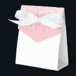 Ballotins Boîte de friandises à paillettes Drip Party<br><div class="desc">La boîte de faveur de fête est présentée avec une fausse impression de paillettes rose blush sur le rabat avant. 
Parfait pour offrir des friandises en cadeau. Personnalisez cet article ou achetez-le tel quel.
Conseil : il suffit d'ajouter vos excellentes friandises et d'ajouter un joli ruban.




Impression sous licence</div>