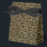 Ballotins Boîte de friandises à thème imprimé léopard<br><div class="desc">La boîte de cadeaux de fête est présentée avec un bel imprimé léopard à paillettes métalliques.
Personnalisez cet article ou achetez-le tel quel.
Conseil : il suffit d'ajouter vos excellentes friandises et un ruban de fête.



Image sous licence</div>