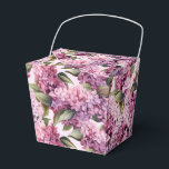 Ballotins Boîte de friandises à thème lilas<br><div class="desc">La boîte de faveur de fête est présentée avec une impression florale de lilas. 
Personnalisez cet article ou achetez-le tel quel.
Conseil: Ajoutez simplement vos excellentes friandises et ajoutez un ruban de fête.



Image sous licence</div>