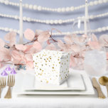 Ballotins Boîte de friandises étoilées<br><div class="desc">La boîte de friandises de faveur de fête est présentée dans un imprimé d'étoiles blanches et dorées.
Personnalisez cet article ou achetez-le tel quel.




Image sous licence</div>