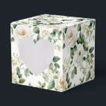 Ballotins Boîte de friandises Floral Favor<br><div class="desc">La boîte de friandises pour les invités de la fête est présentée avec une belle impression florale de rose blanche. 
Personnalisez cet article ou achetez-le tel quel.
Conseil : il suffit d'ajouter vos excellentes friandises et un ruban de fête.



Image sous licence</div>