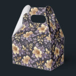 Ballotins Boîte de friandises Floral Favor<br><div class="desc">La boîte de friandises pour la fête est présentée avec une belle impression florale multicolore violette. 
Personnalisez cet article ou achetez-le tel quel.
Conseil : il suffit d'ajouter vos excellentes friandises et d'ajouter un ruban de fête.



Image sous licence</div>