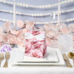 Ballotins Boîte de friandises pour fête<br><div class="desc">La boîte de faveur de fête est présentée dans un joli imprimé floral rose élégant. Personnalisez cet article et ajoutez-y ou achetez-le tel quel. Conseil : Ajoutez-y un autocollant avec des noms et ajoutez un joli ruban. Image sous licence Conseil : Il suffit d'ajouter vos délicieuses friandises et un ruban...</div>