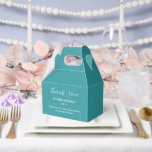 Ballotins Boîte de friandises pour fête<br><div class="desc">La boîte de faveurs de fête est présentée dans une élégante couleur sarcelle.
Personnalisez cet article et remplacez le texte d'exemple par le vôtre.
Conseil : il suffit d'ajouter vos délicieuses friandises et un ruban de fête.</div>