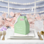 Ballotins Boîte de friandises pour fête<br><div class="desc">La boîte de cadeaux de fête est présentée dans une élégante couleur vert sauge.
Personnalisez cet article et remplacez le texte exemple par le vôtre.
Conseil : il suffit d'ajouter vos délicieuses friandises et un ruban de fête.</div>