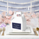 Ballotins Boîte de friandises pour fête<br><div class="desc">La boîte de faveur de fête est présentée dans une élégante couleur bleu marine et blanc.
Personnalisez cet article et remplacez le texte d'exemple par le vôtre.
Astuce : il suffit d'ajouter vos délicieuses friandises et un ruban de fête.</div>