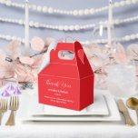 Ballotins Boîte de friandises pour fête<br><div class="desc">La boîte de faveurs de fête est présentée dans une élégante couleur rouge.
Personnalisez cet article et remplacez le texte d'exemple par le vôtre.
Conseil : il suffit d'ajouter vos excellentes friandises et un ruban de fête.</div>