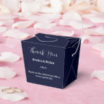 Ballotins Boîte de friandises pour fête<br><div class="desc">Cette boîte de friandises est présentée dans une élégante couleur marine.
Personnalisez cet article et remplacez le texte d'exemple par le vôtre.
Conseil : il suffit d'ajouter vos délicieuses friandises et un ruban de fête.</div>
