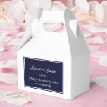 Ballotins Boîte de friandises pour fête<br><div class="desc">La boîte de faveur de fête est présentée dans une couleur bleu marine et blanc élégante.
Personnalisez cet article et remplacez le texte d'exemple par le vôtre.
Astuce : il suffit d'ajouter vos délicieuses friandises et un ruban de fête.</div>