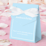 Ballotins Boîte de friandises pour fête<br><div class="desc">Cette boîte de friandises est présentée dans une élégante couleur bleu clair et blanc.
Personnalisez cet article et remplacez le texte d'exemple par le vôtre.
Astuce : il suffit d'ajouter vos délicieuses friandises et un ruban de fête.</div>