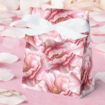 Ballotins Boîte de friandises pour fête<br><div class="desc">La boîte de faveur de fête est montrée dans une jolie impression florale rose élégante. Personnalisez cet article et ajoutez-y ou achetez-le tel quel. Conseil : Ajoutez-y un autocollant avec des noms et ajoutez du ruban joli. Image sous licence Conseil : Il suffit d'ajouter vos friandises et du ruban de...</div>