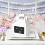 Ballotins Boîte de friandises pour fête<br><div class="desc">La boîte de faveur de fête est présentée dans une couleur élégante noir et blanc.
Personnalisez cet article et remplacez le texte d'exemple par le vôtre.
Astuce : il suffit d'ajouter vos délicieuses friandises et un ruban de fête.</div>