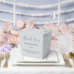 Ballotins Boîte de friandises pour fête<br><div class="desc">La boîte de faveur de fête est affichée dans une couleur ton gris.
Personnalisez cet article et remplacez le texte exemple par le vôtre.
Astuce : il suffit d'ajouter vos délicieuses friandises et un ruban festif.</div>