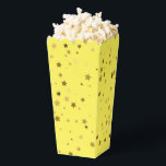 Ballotins Boîte de friandises Stars Are Out<br><div class="desc">La boîte de friandises de faveur de fête est présentée dans un imprimé jaune et or étoilé.
Personnalisez cet article ou achetez-le tel quel.




Image sous licence</div>