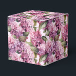 Ballotins Boîte de friandres à thème imprimé lilas<br><div class="desc">La boîte de friandises est illustrée d'un imprimé floral lilas. 
Personnalisez cet article ou achetez-le tel quel.
Conseil : il suffit d'ajouter vos friandises et un ruban festif.



Image sous licence</div>