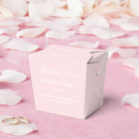 Ballotins Boîte de traitement de partie<br><div class="desc">La boîte de réception est affichée dans une élégante couleur rose vif. Customisez cet élément et modifiez l'exemple de texte sur le vôtre. Astuce : Ajoutez simplement vos bonnes friandises et ajoutez un ruban festif.</div>