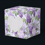Ballotins Boîte de traitement de partie d'impression Lilacs<br><div class="desc">Une boîte de fête est affichée avec un imprimé floral lilas. Customisez cet objet ou achetez tel quel. Astuce : Ajoutez simplement vos bonnes friandises et ajoutez un ruban festif. Image sous licence</div>