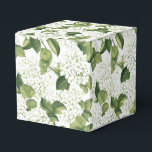 Ballotins Boîte de traitement pour partie d'impression Hydra<br><div class="desc">La boîte de faveur de la fête est affichée avec une impression florale d'hydrangée blanche. Customisez cet objet ou achetez tel quel. Astuce : Ajoutez simplement vos bonnes friandises et ajoutez un ruban festif. Image sous licence</div>