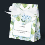 Ballotins Boîte de traitement pour partie d'impression Hydra<br><div class="desc">La boîte de faveur de la fête est affichée avec une impression florale d'hydrangée. Customisez cet élément et modifiez l'exemple de texte sur le vôtre. Astuce : Ajoutez simplement vos bonnes friandises et ajoutez un ruban festif. Image sous licence</div>