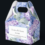 Ballotins Boîte de traitement pour partie d'impression Hydra<br><div class="desc">La boîte de faveur de la fête est affichée avec une impression florale d'hydrangée. Customisez cet élément et modifiez l'exemple de texte sur le vôtre. Astuce : Ajoutez simplement vos bonnes friandises et ajoutez un ruban festif. Image sous licence</div>