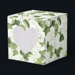 Ballotins Boîte de traitement pour partie d'impression Hydra<br><div class="desc">La boîte de faveur de la fête est affichée avec une impression florale d'hydrangée blanche. Customisez cet objet ou achetez tel quel. Astuce : Ajoutez simplement vos bonnes friandises et ajoutez un ruban festif. Image sous licence</div>