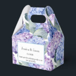 Ballotins Boîte de traitement pour partie d'impression Hydra<br><div class="desc">La boîte de faveur de la fête est affichée avec une impression florale d'hydrangée. Customisez cet élément et modifiez l'exemple de texte sur le vôtre. Astuce : Ajoutez simplement vos bonnes friandises et ajoutez un ruban festif. Image sous licence</div>