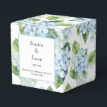 Ballotins Boîte de traitement pour partie d'impression Hydra<br><div class="desc">La boîte de faveur de la fête est affichée avec une impression florale d'hydrangée. Customisez cet élément et modifiez l'exemple de texte sur le vôtre. Astuce : Ajoutez simplement vos bonnes friandises et ajoutez un ruban festif. Image sous licence</div>