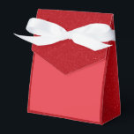 Ballotins Boîte préférée rouge tomate personnalisée avec cou<br><div class="desc">Apportez une élégance sans effort à votre prochaine célébration avec cette boîte de faveur personnalisable en tons rouges tomate double. Avec son avant texturé mat lisse et son couvercle à effet "bruit" scintillant et des panneaux latéraux, cette boîte combine un design épuré avec une touche d'élégance. Sa taille compacte de...</div>