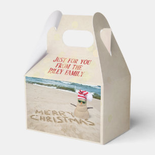 Ballotins bonhomme de neige en sable sur la plage