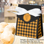 Ballotins Buffalo Check - noir et orange - 3x1.5x3.25 Tente<br><div class="desc">Ballotin de tente à buffle noir et orange. Le texte est personnalisable. Si vous utilisez le bouton/outil "modifier la conception", vous pouvez également ajouter vos propres images/photos. Autres couleurs, formes et taille de boîte disponibles. Voir la collection de toutes les tailles de boîtes et couleurs de buffles ici : https://www.zazzle.com/collections/119842043554925619...</div>