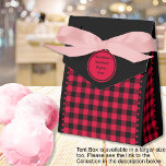 Ballotins Buffalo Check - Noir et Rouge - 3x1.5x3.25 Tente<br><div class="desc">Ballotin de tente à buffle noir et rouge. Le texte est personnalisable. Si vous utilisez le bouton/outil "modifier la conception", vous pouvez également ajouter vos propres images/photos. Autres couleurs, formes et taille de boîte disponibles. Voir la collection de toutes les tailles de boîtes et couleurs de buffles ici : https://www.zazzle.com/collections/119842043554925619...</div>