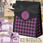 Ballotins Buffalo Check - Noir et Violet - Tente 4x2x5<br><div class="desc">Ballotin de tente à buffle noir et violet. Le texte est personnalisable. Si vous utilisez le bouton/outil "modifier la conception", vous pouvez également ajouter vos propres images/photos. Autres couleurs, formes et taille de boîte disponibles. Voir la collection de toutes les tailles de boîtes et couleurs de buffles ici : https://www.zazzle.com/collections/119842043554925619...</div>