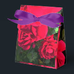 Ballotins Cadeau de fleur de rose rouge romantique<br><div class="desc">Jardin vintage de rose rouge romantique. Rosier de roses rouges. De magnifiques roses rouges fleurissent tout l'été. Cadeau charmant pour l'amateur de fleurs.</div>
