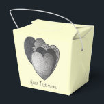 Ballotins cadeaux monochromes pour un anniversaire romantiqu<br><div class="desc">Ces deux cœurs rouges romantiques ont un joli nœud blanc qui les attache ensemble, représentant deux cœurs unis par l'amour. Cette petite boîte fera un contenant de cadeaux de mariage original et charmant pour vos invités de mariage. Cette illustration de trois cœurs noirs est dessinée au crayon. Vous pouvez personnaliser...</div>