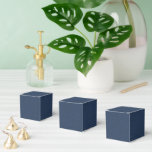 Ballotins Célébration Texturée Bleue Sophistiquée<br><div class="desc">Boîtes de faveur de célébration texturées bleues sophistiquées qui allient élégance et praticité. Parfaites pour les mariages,  les fêtes ou les événements spéciaux,  ces boîtes offrent une façon élégante de présenter des friandises ou des petits cadeaux,  ajoutant une touche raffinée à toute occasion.</div>