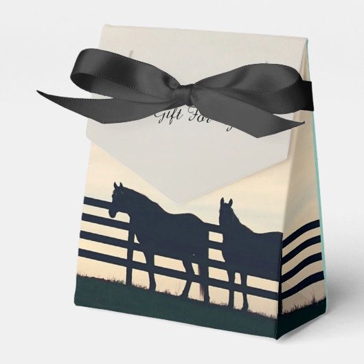 Ballotins Chevaux équestres à la clôture du pâturage (Verso)