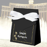 Ballotins Chic Las Vegas Casino Black Gold White Mariage<br><div class="desc">Cet élégant et chic ballotin de style casino dispose d'une zone pour votre message personnalisé à l'intérieur du rabat</div>