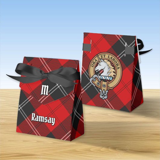 Ballotins Clan Ramsay Crest sur Red Tartan