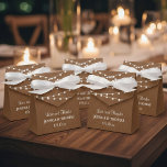 Ballotins Collection de Mariages Rustic Kraft<br><div class="desc">Célébrez dans le style avec ces boîtes élégantes et très tendance pour mariage. Le design est facile à personnaliser avec votre propre libellé et votre famille et vos amis seront ravis quand ils recevront ce fabuleux ballotin. Les éléments correspondants se trouvent dans la collection.</div>