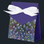 Ballotins Conception de Bonnet Blitz Bleu Texas<br><div class="desc">C'est un beau design floral de bleuets. Améliorez votre magnifique cadeau grâce à ce magnifique design floral bleu capot. Ce giftbox est un excellent design pour les Texans puisqu'il est la fleur d'État du Texas mais,  c'est aussi un grand design floral pour n'importe qui et toutes les occasions.</div>
