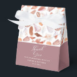 Ballotins Coquillages de plage aquarelle mariage chic côtier<br><div class="desc">Boîtes de bonbons de mariage chic et côtier à aquarelle Coquillages de plage présente un joli motif de coquillages sur fond blanc avec le texte "Merci" en écriture moderne et personnalisé avec vos noms et date. Au verso se trouve votre hashtag de médias sociaux. Parfait pour les mariages et les...</div>