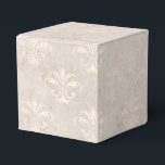 Ballotins Damask Grunge Ivoire<br><div class="desc">Boîte de faveur de modèle de damas de faux foil en détresse d'ivoire et de blanc éblouissant.</div>