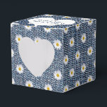 Ballotins Déni Bleu Avec Marguerites<br><div class="desc">Coeur blanc avec des noms mariés sur jean bleu denim et motif marguerrier.</div>