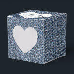 Ballotins Dénim Bleu Avec Ballotin Coeur<br><div class="desc">Coeur blanc avec des noms mariés sur jean bleu arrière - plan denim.</div>