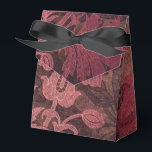 Ballotins Dentelle damasquée vintage ornée<br><div class="desc">Boîte à faveur de dentelle damasquée grunge avec des accents de cuivre,  de bordeaux et de noir.</div>
