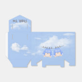 Ballotins Deux Garçons Accrochés Sur La Ligne De Vêtements (Déplié)