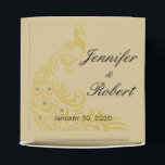 Ballotins Elégance Peacock avec Ballotin Art déco<br><div class="desc">Ce magnifique design, appelé Peacock Elegance avec un Mariage Art Déco, serait une façon spectaculaire de donner le ton à votre mariage ou événement moderne mais élégant. L'arrière - plan est crème avec des accents de cadre art déco, des plumes de paon ou des paons. Cet ensemble contient des invitations,...</div>