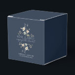 Ballotins Élégant bleu Fleur sauvage L'amour est Mariage dou<br><div class="desc">Dégustez vos invités mariages avec cet élégant ballotin à fleurs qui affiche le message romantique Love is Sweet Enjoy the Treat. Parfait pour votre plaisir sucré, cette boîte bleue marine personnalisée comprend les noms du couple et la date mariage, magnifiquement accentuée avec des illustrations botaniques délicates aquarelle et la typographie...</div>