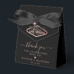 Ballotins Elégant Las Vegas Destination Mariage<br><div class="desc">Célébrez dans le style avec ces boîtes de mariage modernes et très tendance de Las Vegas. Le design est facile à personnaliser avec votre propre libellé et votre famille et vos amis seront ravis quand ils recevront ce fabuleux ballotin. Les éléments correspondants se trouvent dans la collection.</div>